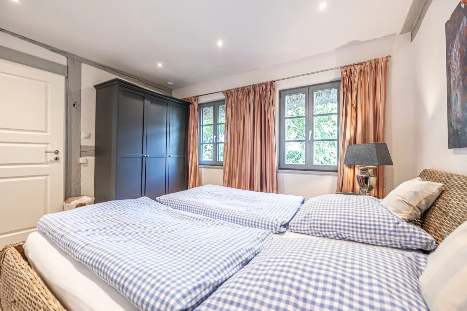 Weiße Reetdachkate Wohnung 2