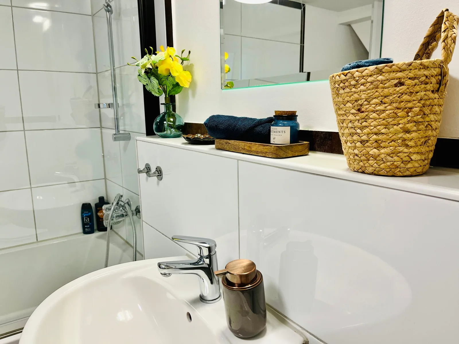 AyCatcherHomes - Luna | Old Town | 3BR | 7 Guests