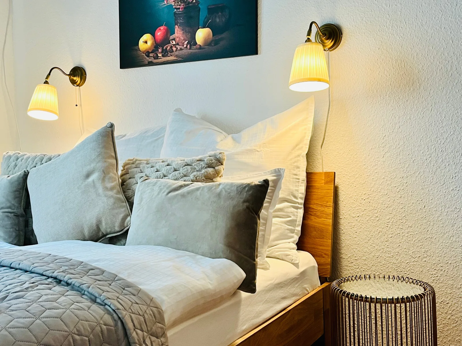 AyCatcherHomes - Luna | Old Town | 3BR | 7 Guests