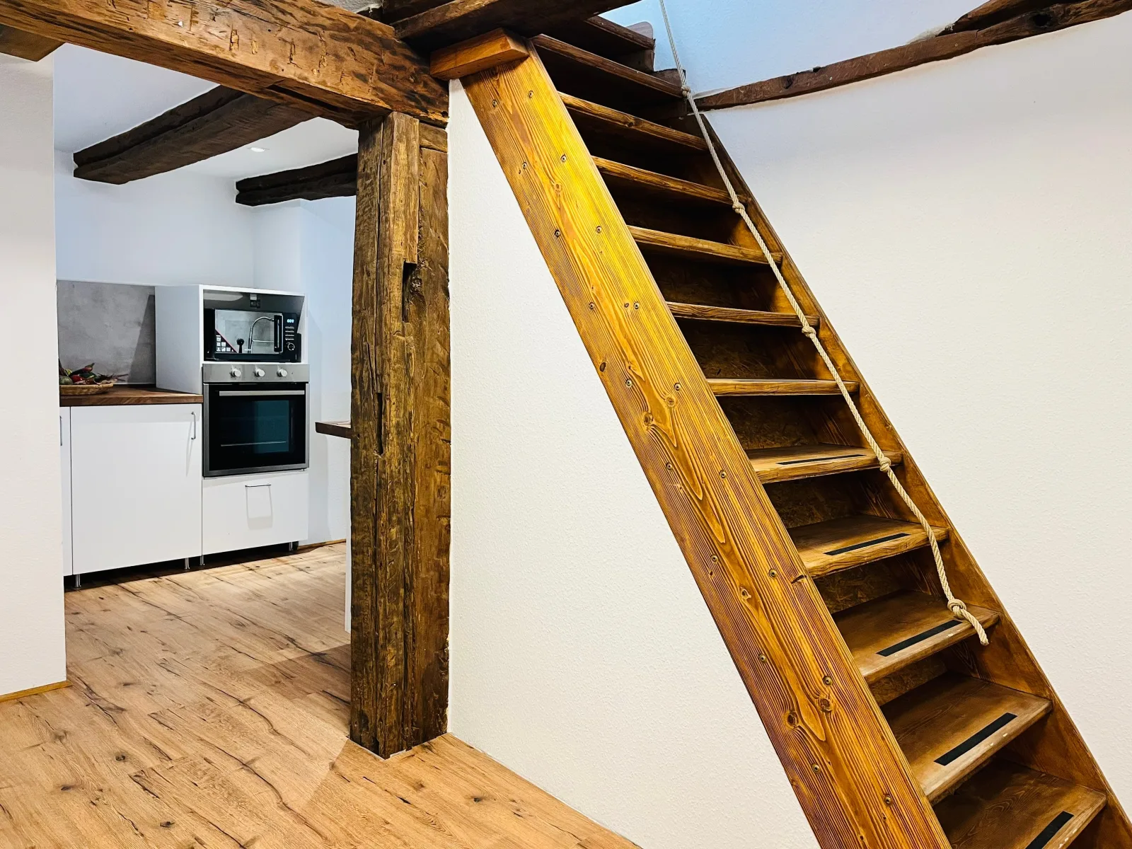AyCatcherHomes - Luna | Old Town | 3BR | 7 Guests