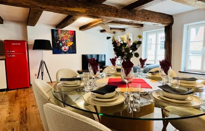 AyCatcherHomes - Luna | Old Town | 3BR | 7 Guests