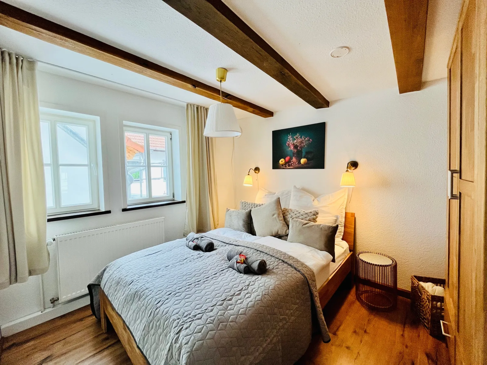 AyCatcherHomes - Luna | Old Town | 3BR | 7 Guests