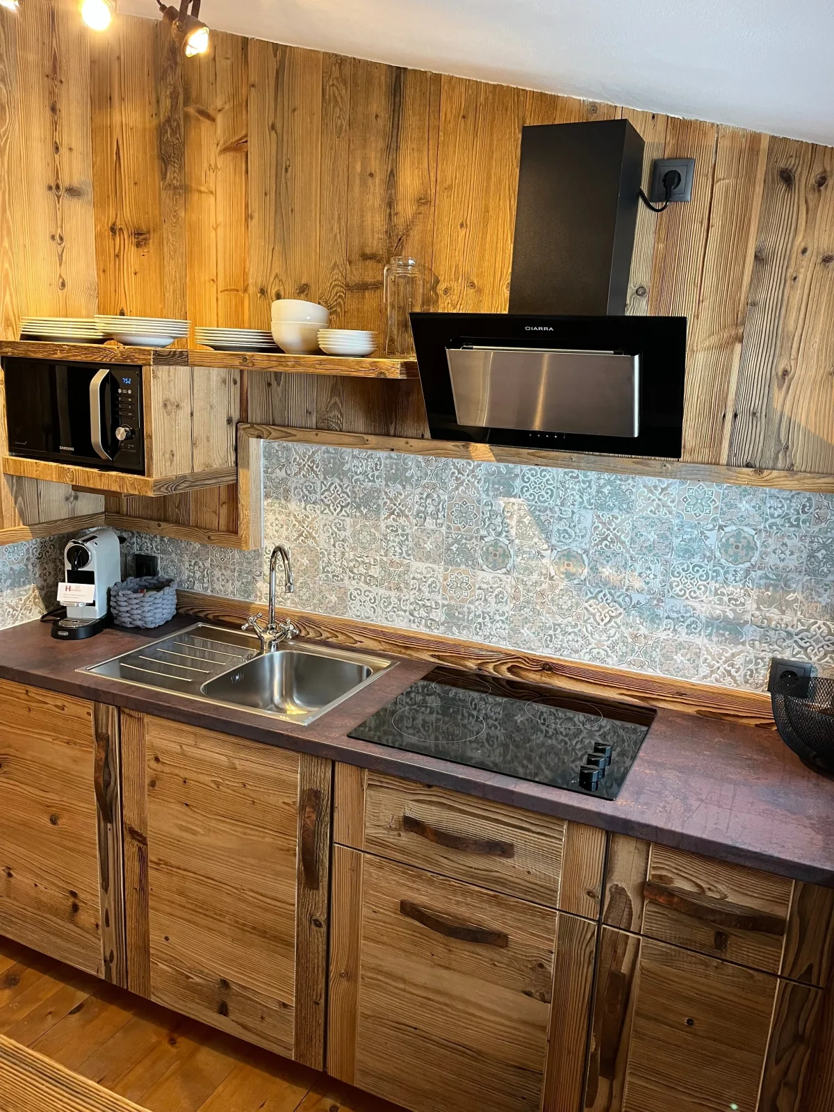 Apart Hansler "das Meinrad" mit Doppel Infrarotkabine, Balkon, Badewanne, Regendusche