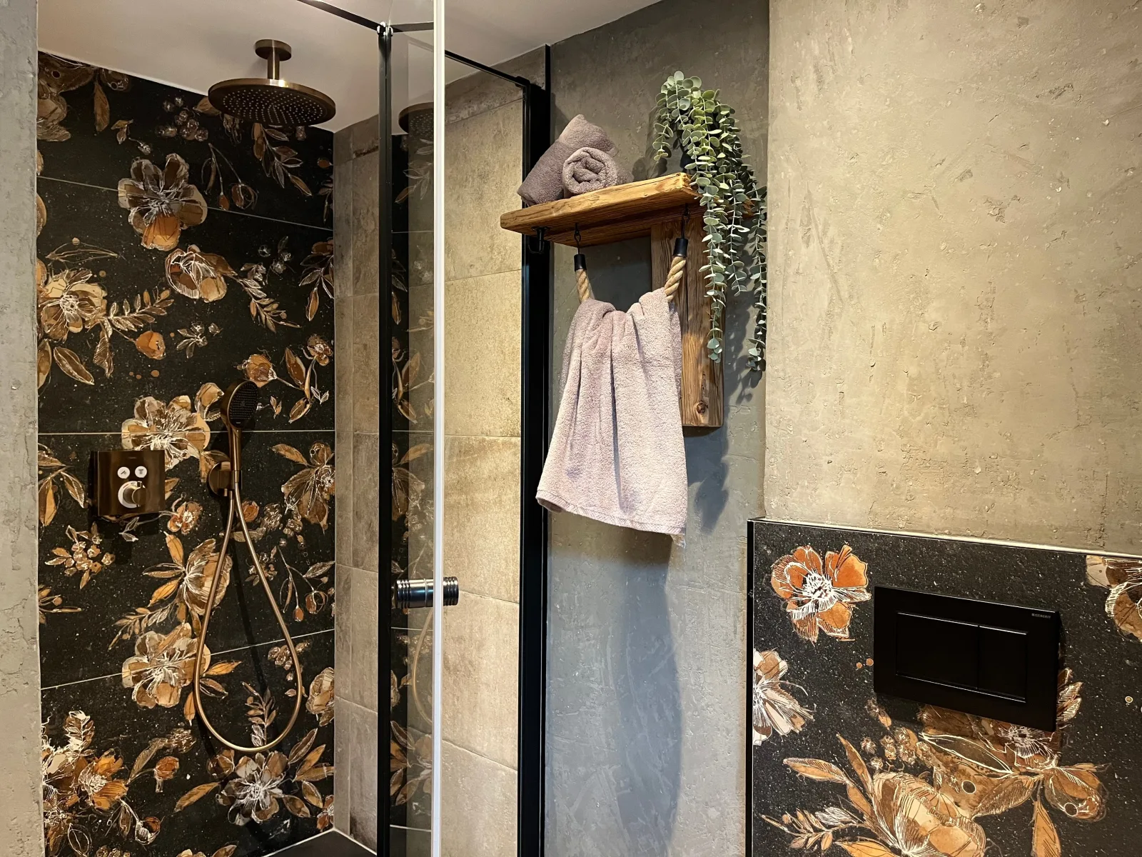 Apart Hansler "das Meinrad" mit Doppel Infrarotkabine, Balkon, Badewanne, Regendusche