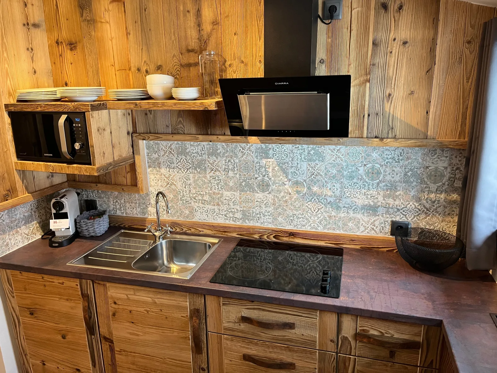 Apart Hansler "das Meinrad" mit Doppel Infrarotkabine, Balkon, Badewanne, Regendusche