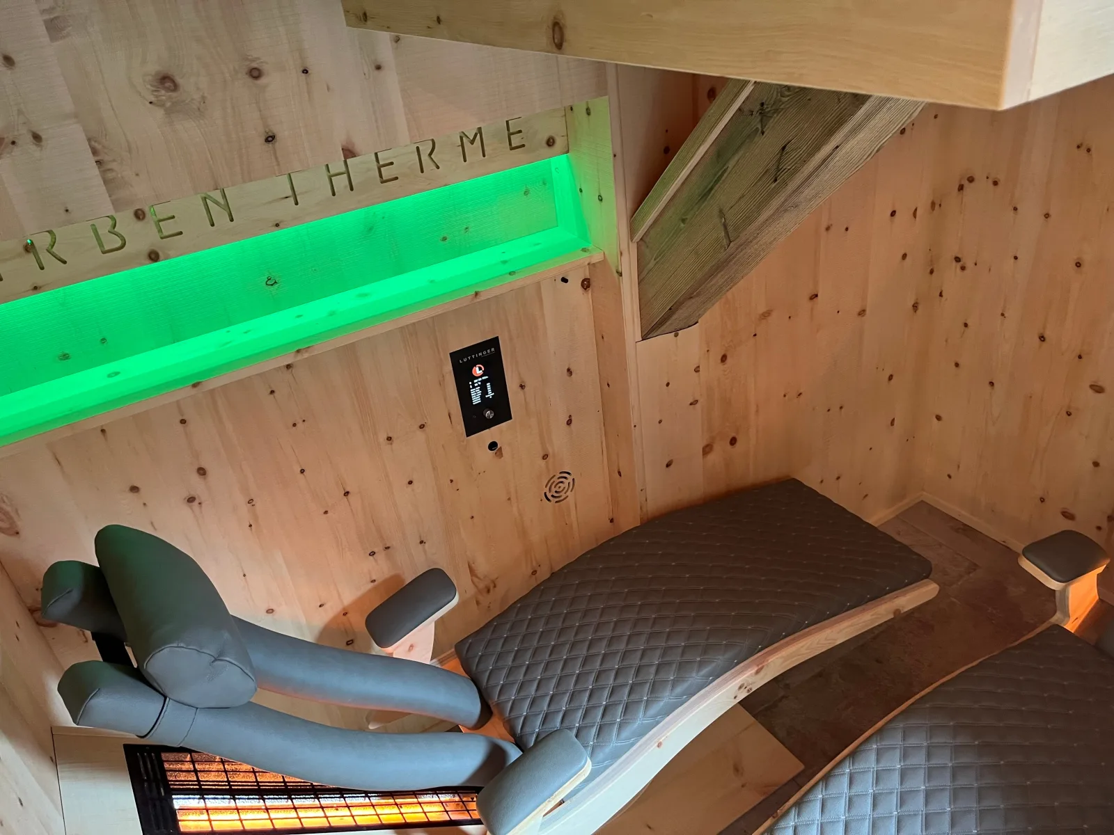 Apart Hansler "das Meinrad" mit Doppel Infrarotkabine, Balkon, Badewanne, Regendusche