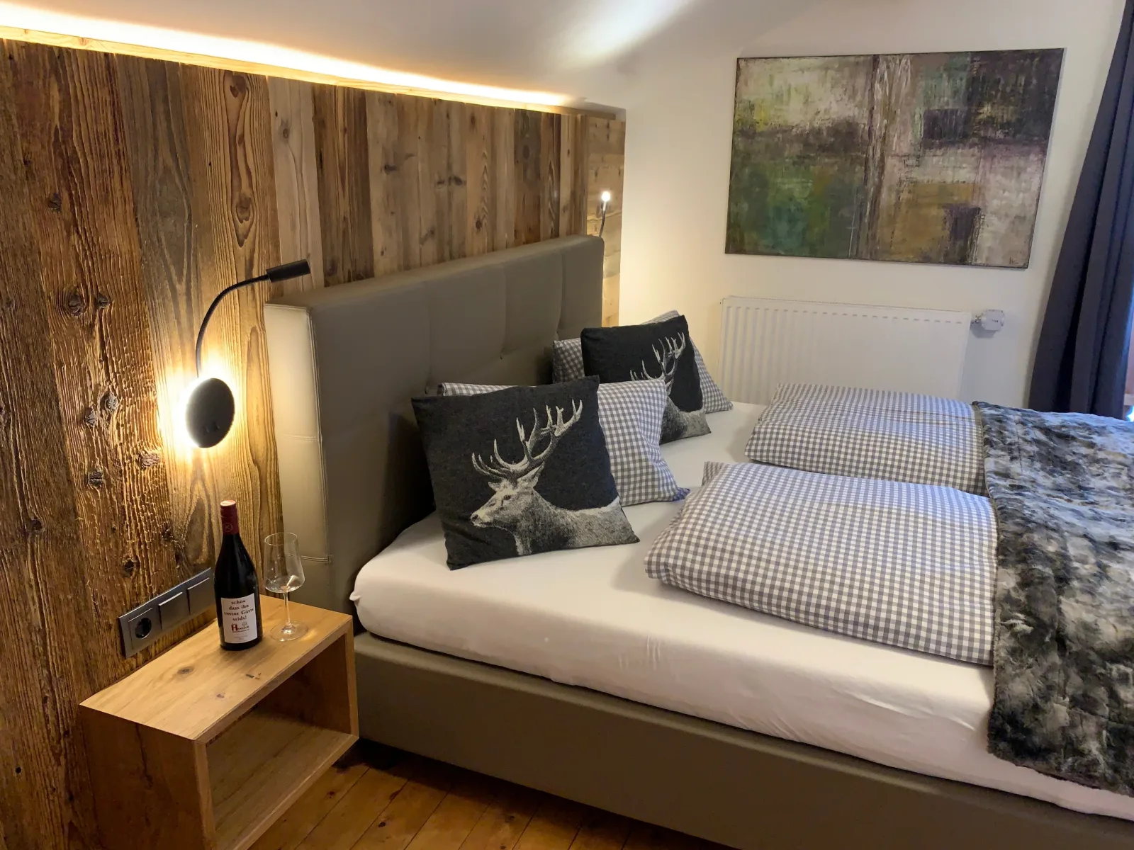 Apart Hansler "das Meinrad" mit Doppel Infrarotkabine, Balkon, Badewanne, Regendusche
