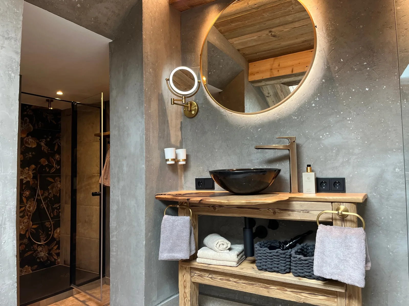 Apart Hansler "das Meinrad" mit Doppel Infrarotkabine, Balkon, Badewanne, Regendusche