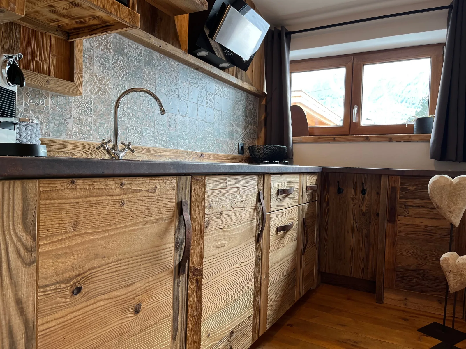 Apart Hansler "das Meinrad" mit Doppel Infrarotkabine, Balkon, Badewanne, Regendusche
