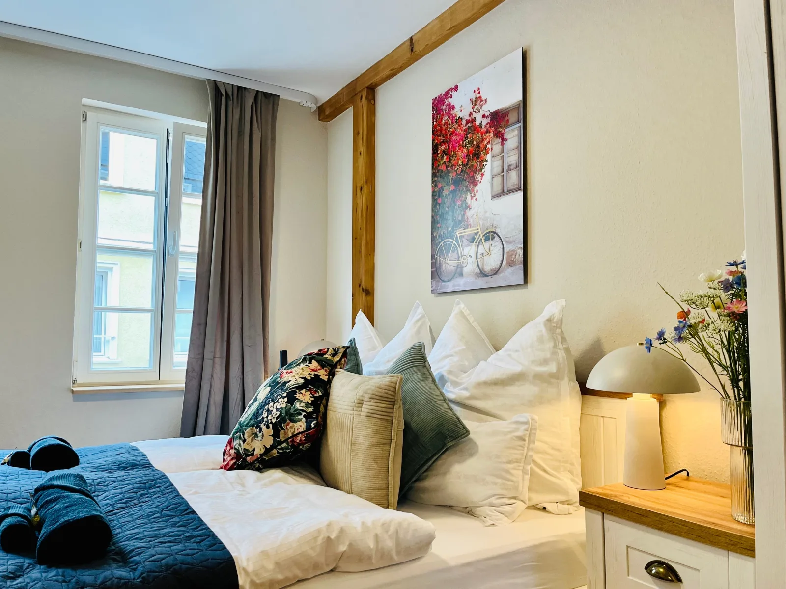 AyCatcherHomes - Nova | Old Town | 2 Guests