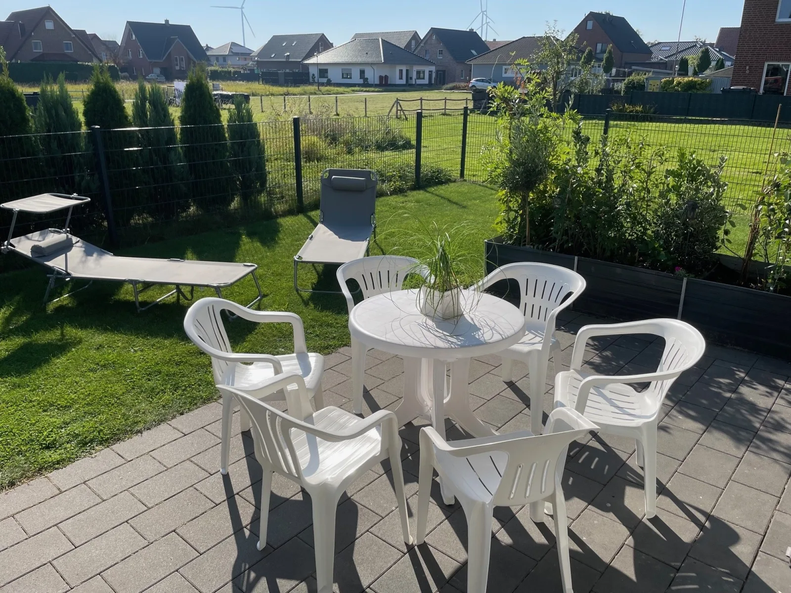 Ruhig gelegene EG-Neubauwohnung  & Garten, überdachte Terrasse, Insektenschutz, Fußbodenheizung, EBK für max. 7 Personen
