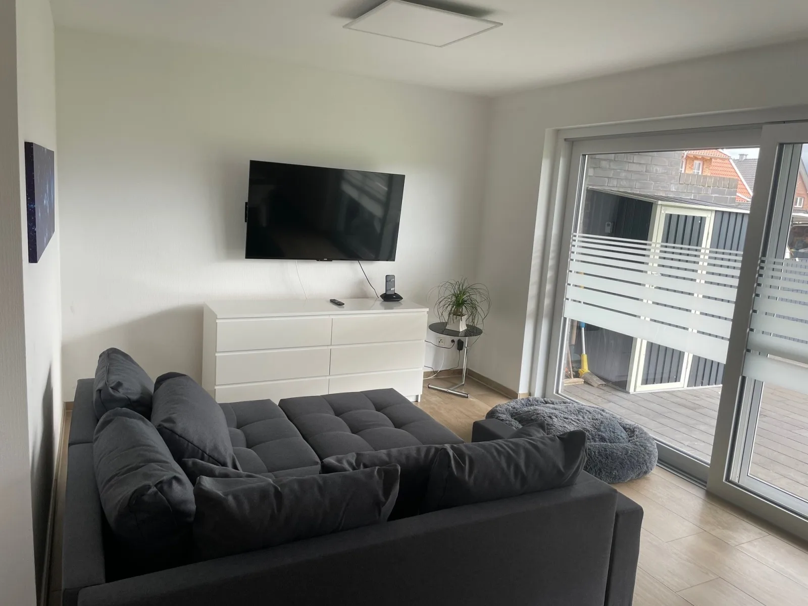 Ruhig gelegene EG-Neubauwohnung  & Garten, überdachte Terrasse, Insektenschutz, Fußbodenheizung, EBK für max. 7 Personen