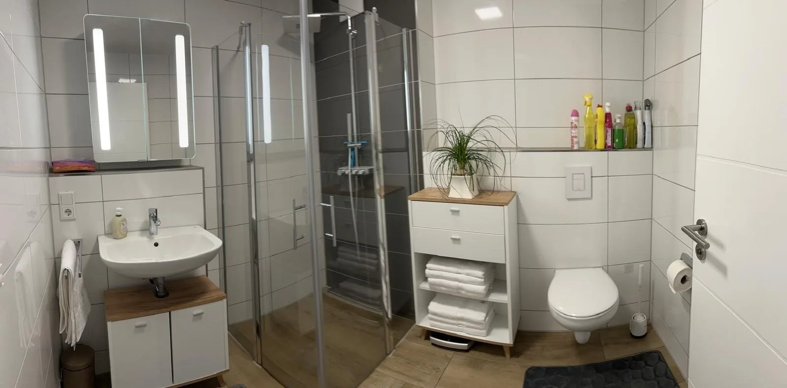 Ruhig gelegene EG-Neubauwohnung  & Garten, überdachte Terrasse, Insektenschutz, Fußbodenheizung, EBK für max. 7 Personen