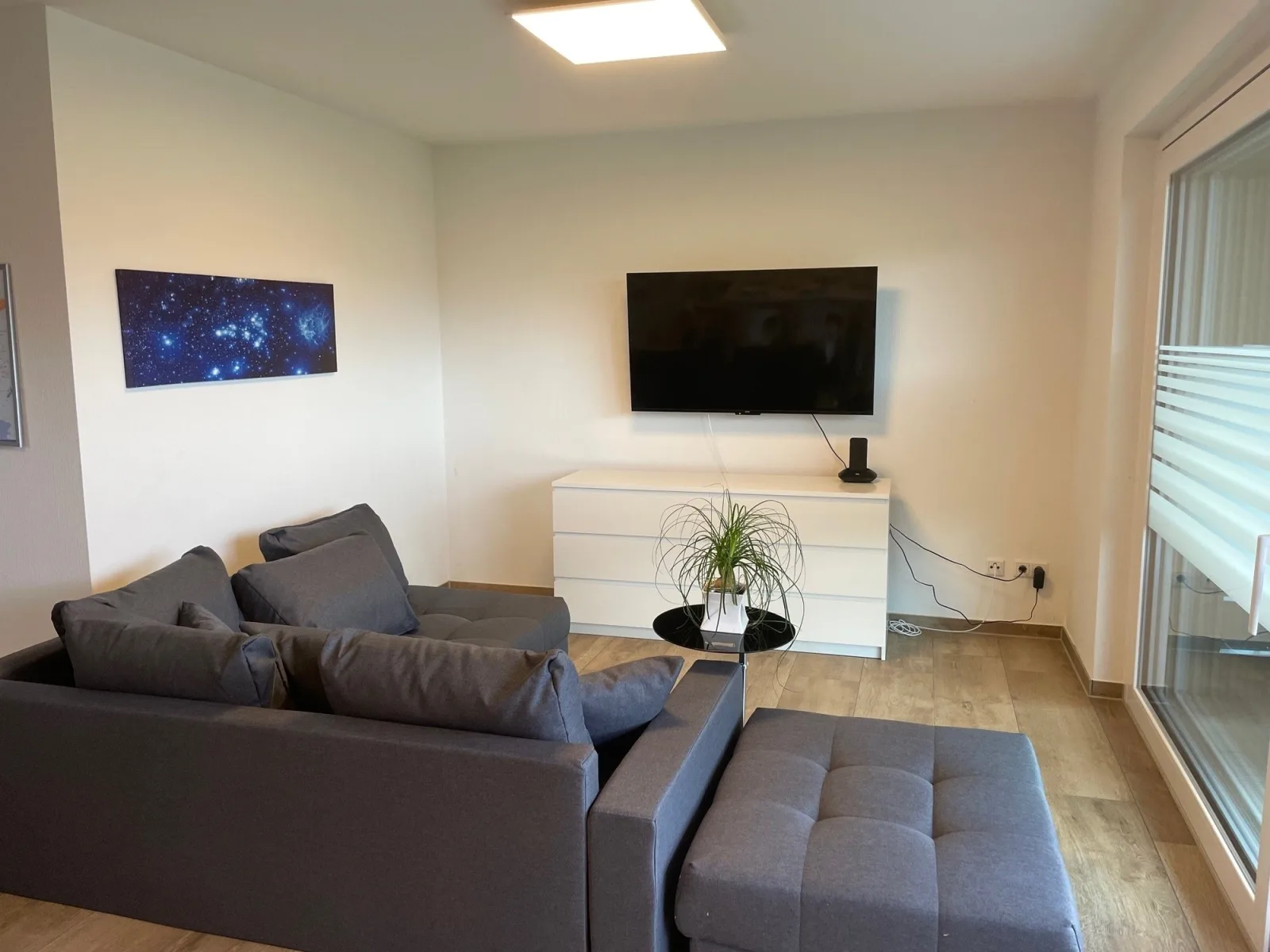 Ruhig gelegene EG-Neubauwohnung  & Garten, überdachte Terrasse, Insektenschutz, Fußbodenheizung, EBK für max. 7 Personen
