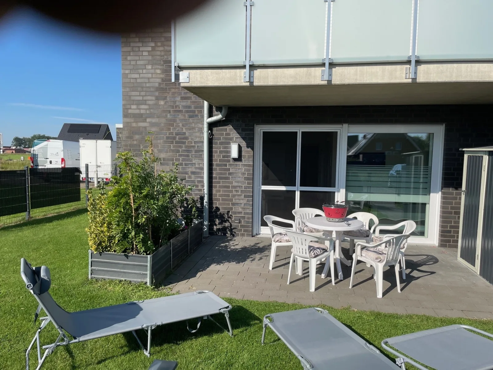 Ruhig gelegene EG-Neubauwohnung  & Garten, überdachte Terrasse, Insektenschutz, Fußbodenheizung, EBK für max. 7 Personen