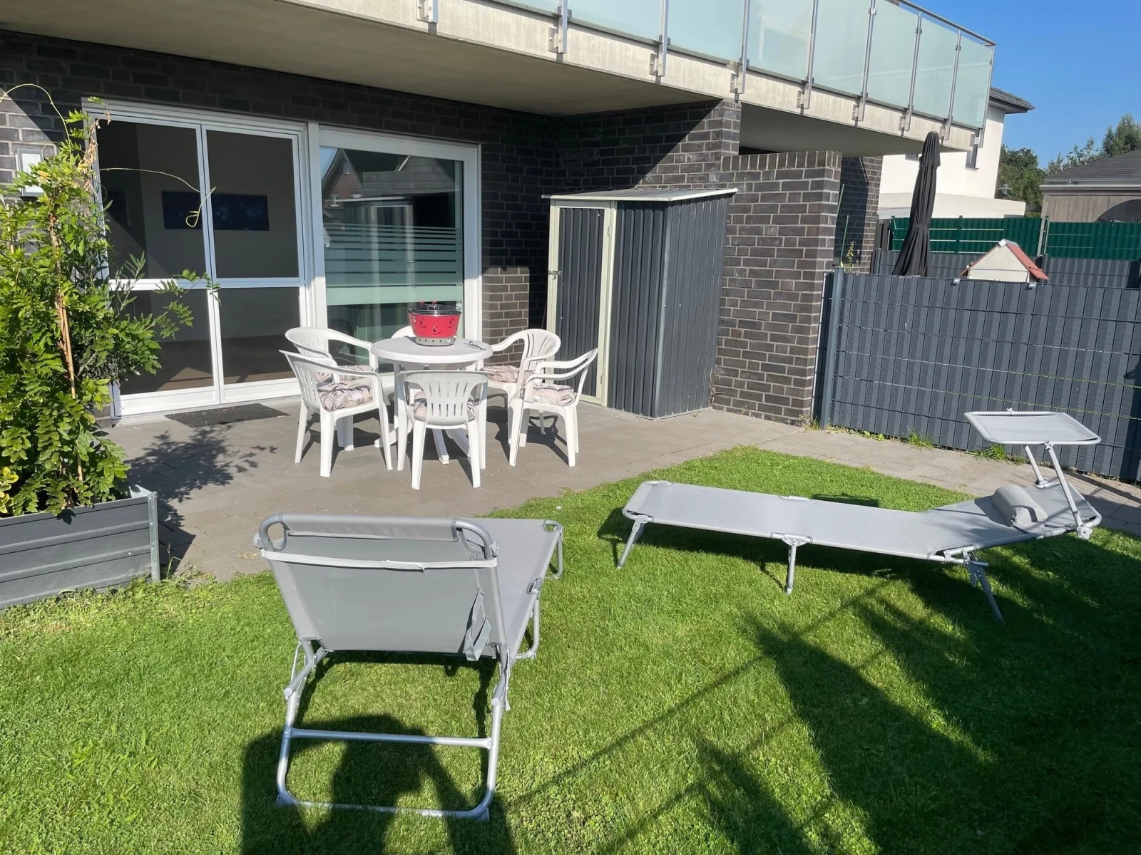 Ruhig gelegene EG-Neubauwohnung  & Garten, überdachte Terrasse, Insektenschutz, Fußbodenheizung, EBK für max. 7 Personen