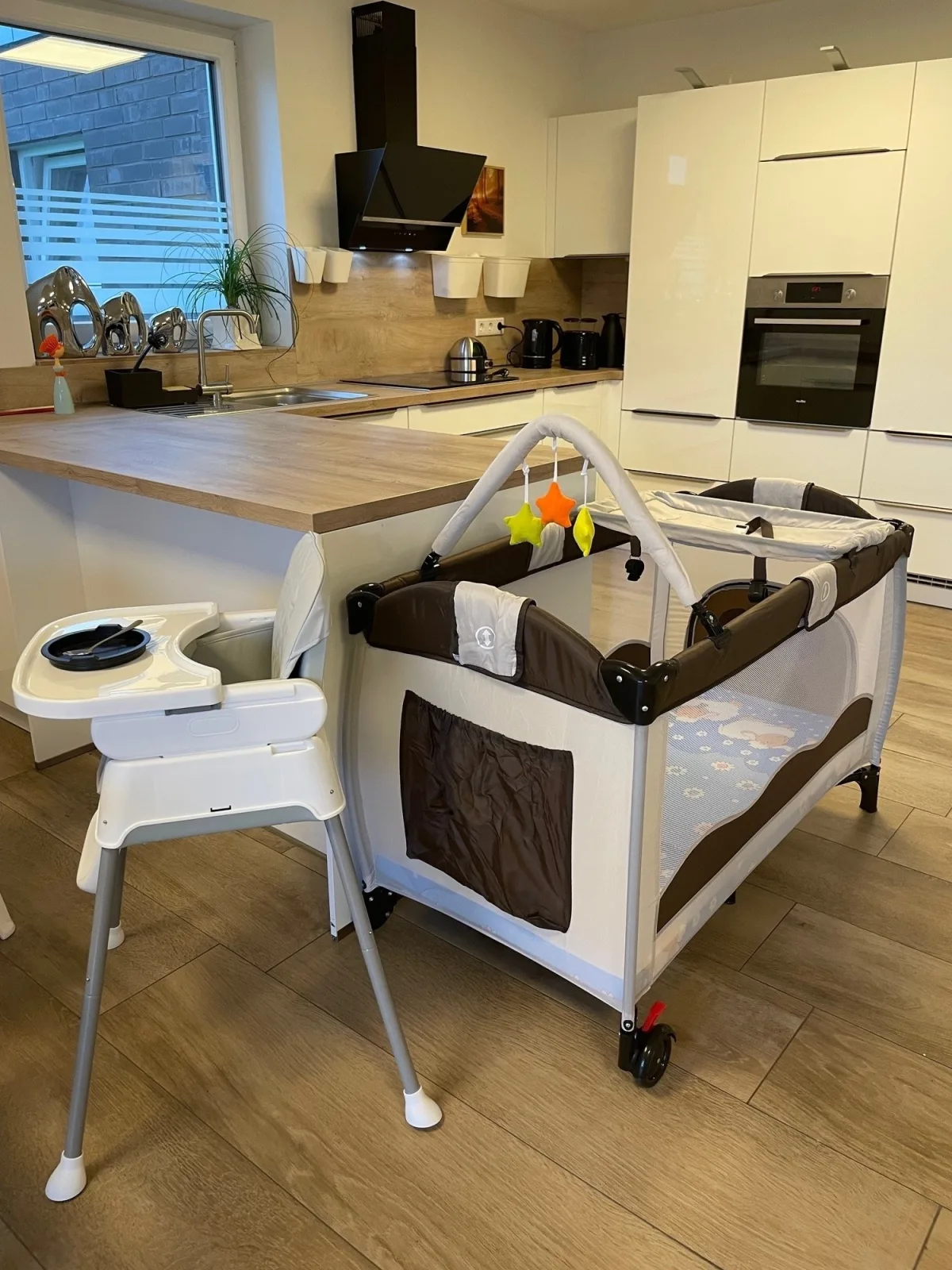 Ruhig gelegene EG-Neubauwohnung  & Garten, überdachte Terrasse, Insektenschutz, Fußbodenheizung, EBK für max. 7 Personen