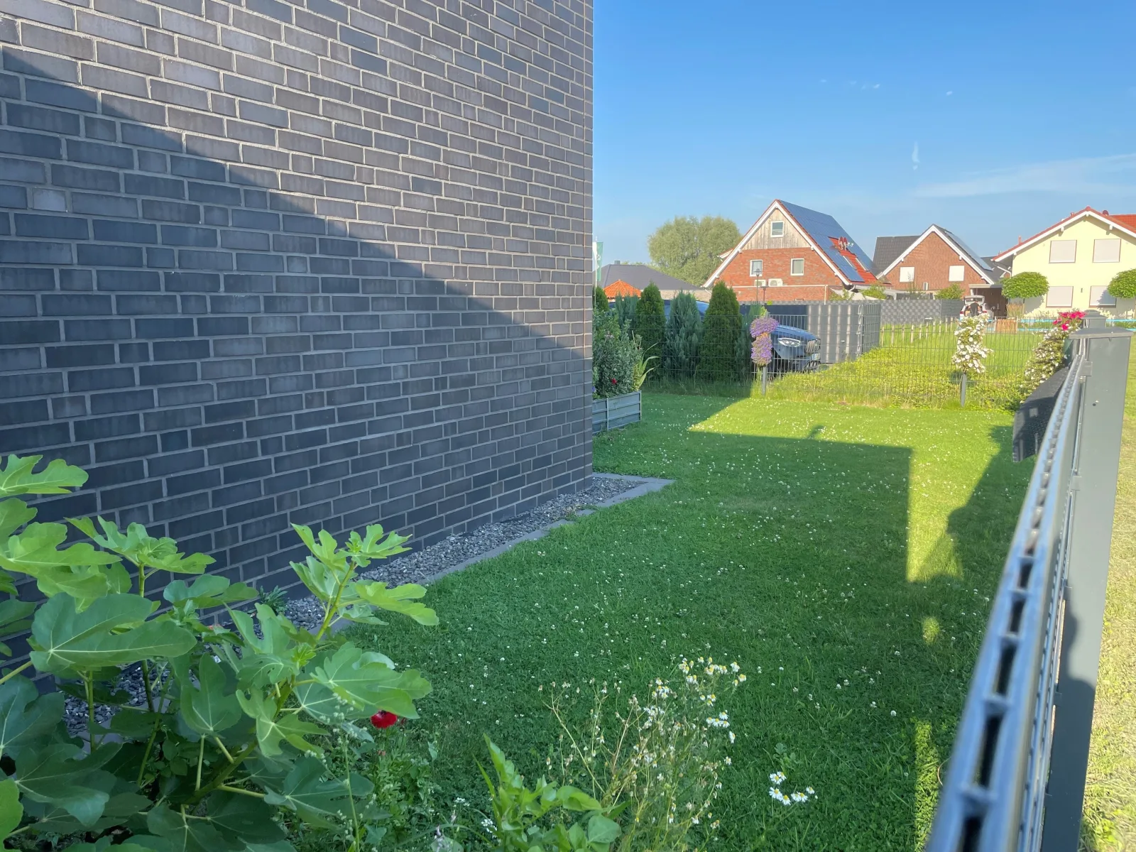 Ruhig gelegene EG-Neubauwohnung  & Garten, überdachte Terrasse, Insektenschutz, Fußbodenheizung, EBK für max. 7 Personen