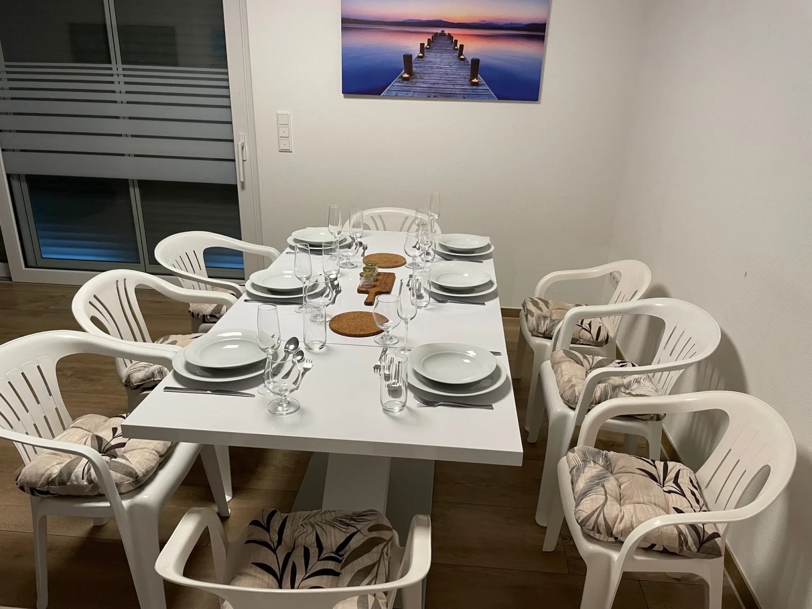 Ruhig gelegene EG-Neubauwohnung  & Garten, überdachte Terrasse, Insektenschutz, Fußbodenheizung, EBK für max. 7 Personen