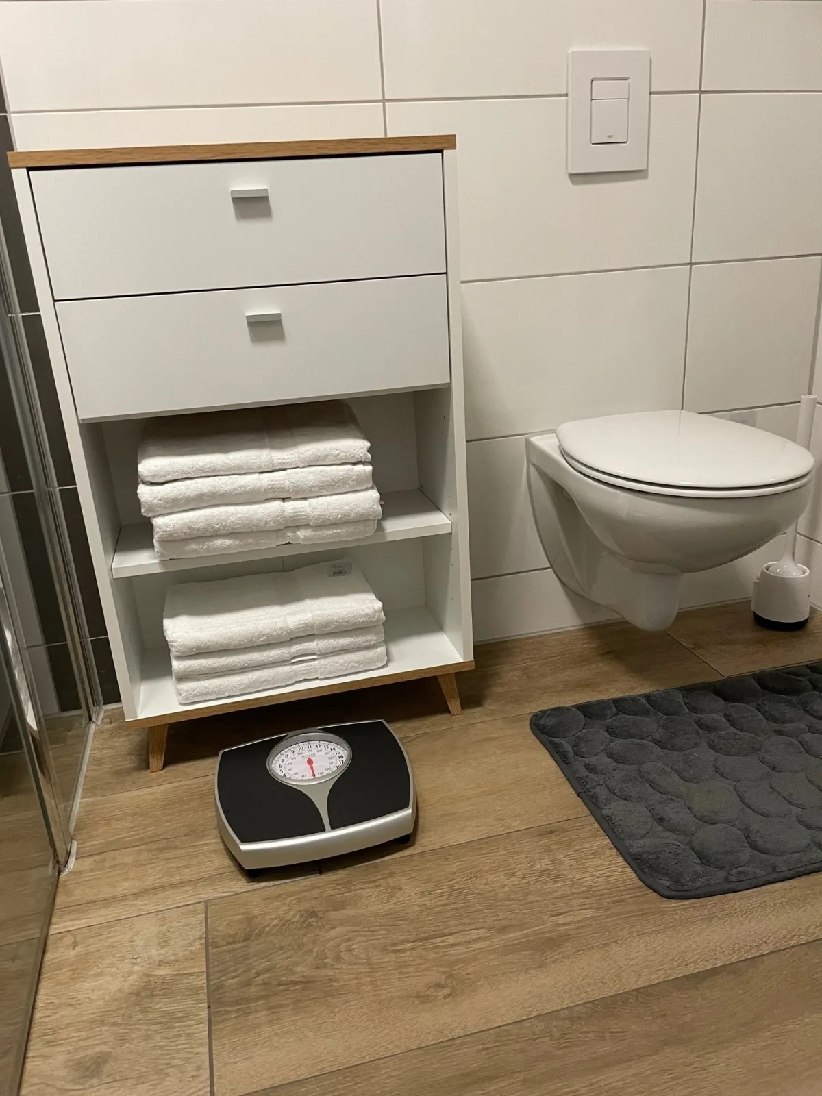 Ruhig gelegene EG-Neubauwohnung  & Garten, überdachte Terrasse, Insektenschutz, Fußbodenheizung, EBK für max. 7 Personen