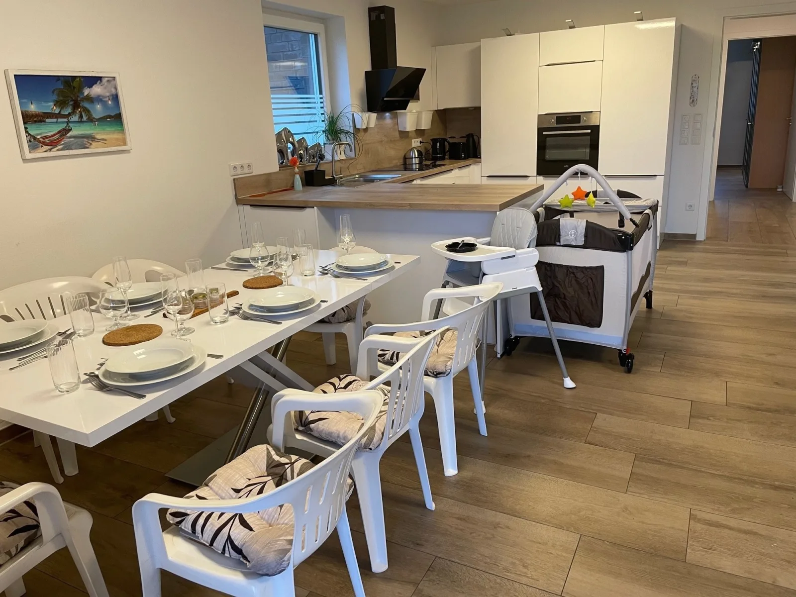 Ruhig gelegene EG-Neubauwohnung  & Garten, überdachte Terrasse, Insektenschutz, Fußbodenheizung, EBK für max. 7 Personen