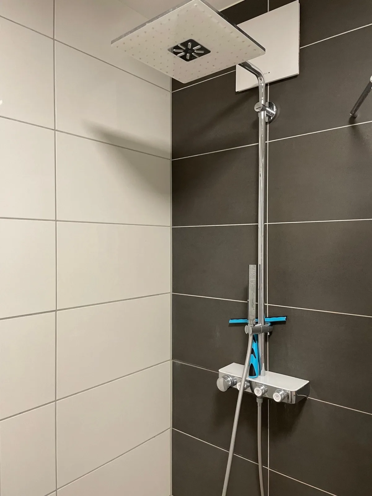 Ruhig gelegene EG-Neubauwohnung  & Garten, überdachte Terrasse, Insektenschutz, Fußbodenheizung, EBK für max. 7 Personen