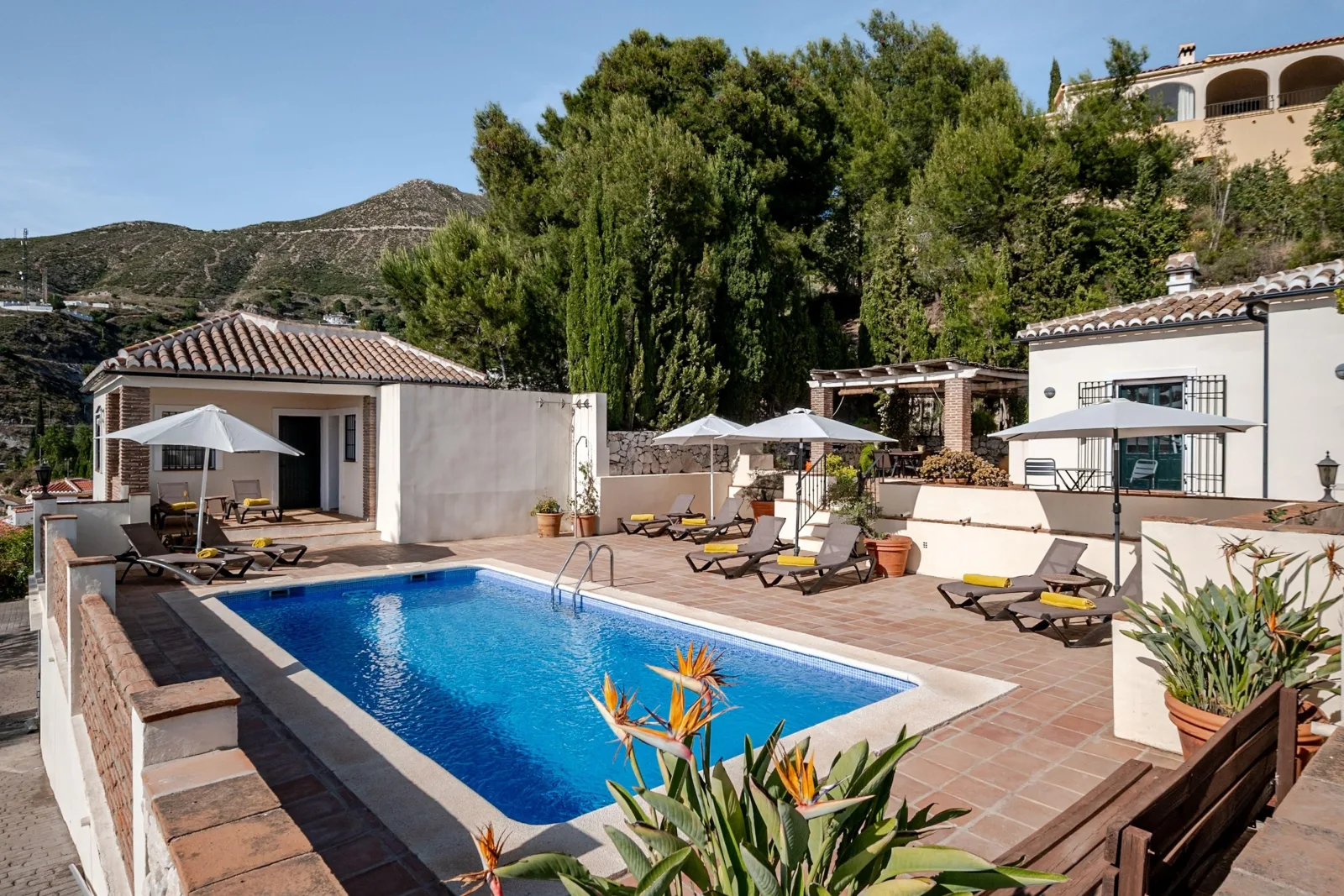 Villa Atréju - für bis zu 10 Personen mit Pool, Gästehaus & Top-Ausstattung.