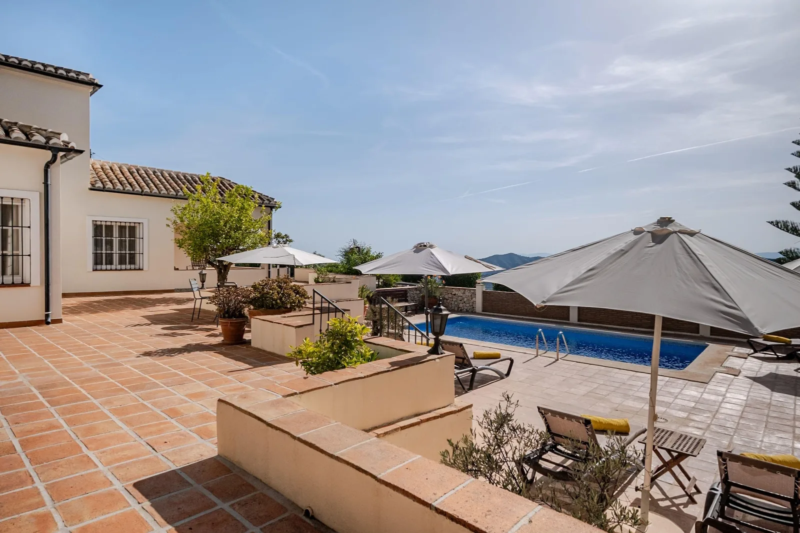 Villa Atréju - für bis zu 10 Personen mit Pool, Gästehaus & Top-Ausstattung.