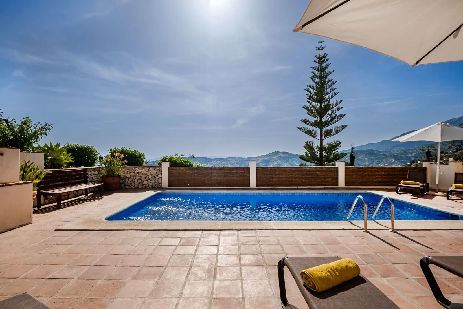Villa Atréju - für bis zu 10 Personen mit Pool, Gästehaus & Top-Ausstattung.