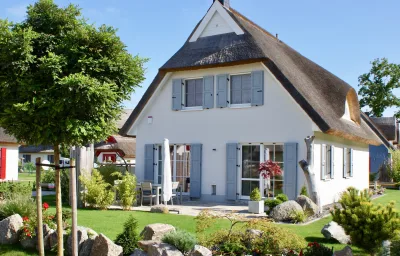 Traum Reethaus am Meer &ndash; mit Pool, Sauna & Yoga
