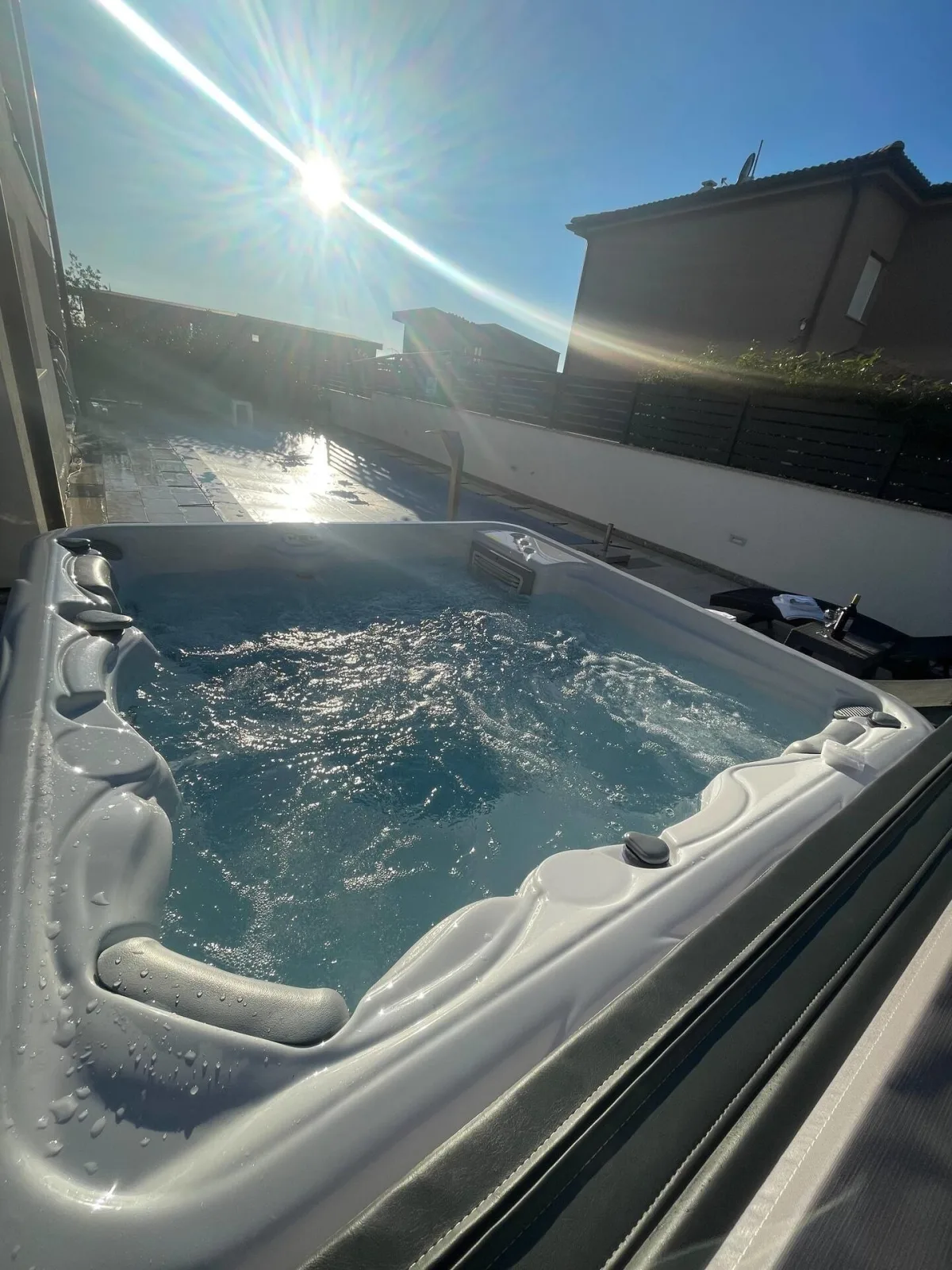 Villa Gusto 4*. Mit Pool und beheiztem Whirlpool