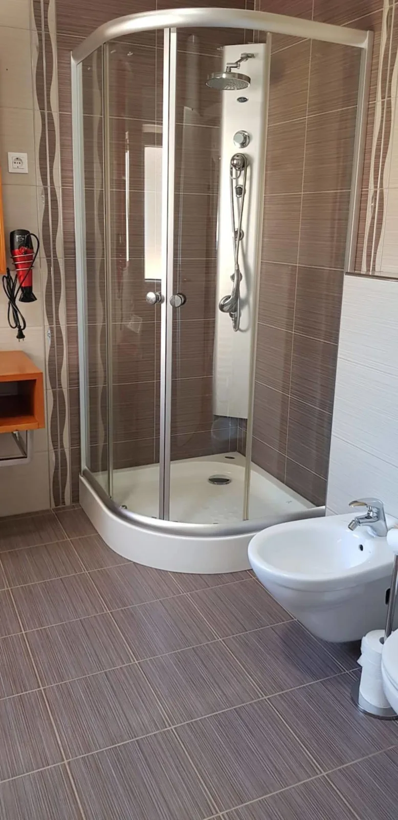 Villa Gusto 4*. Mit Pool und beheiztem Whirlpool