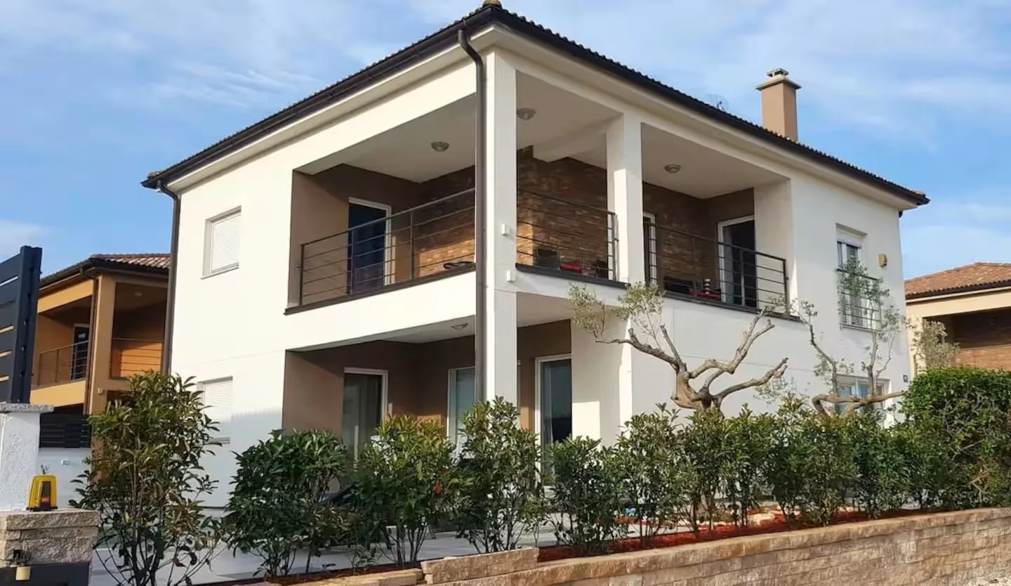 Villa Gusto 4*. Mit Pool und beheiztem Whirlpool