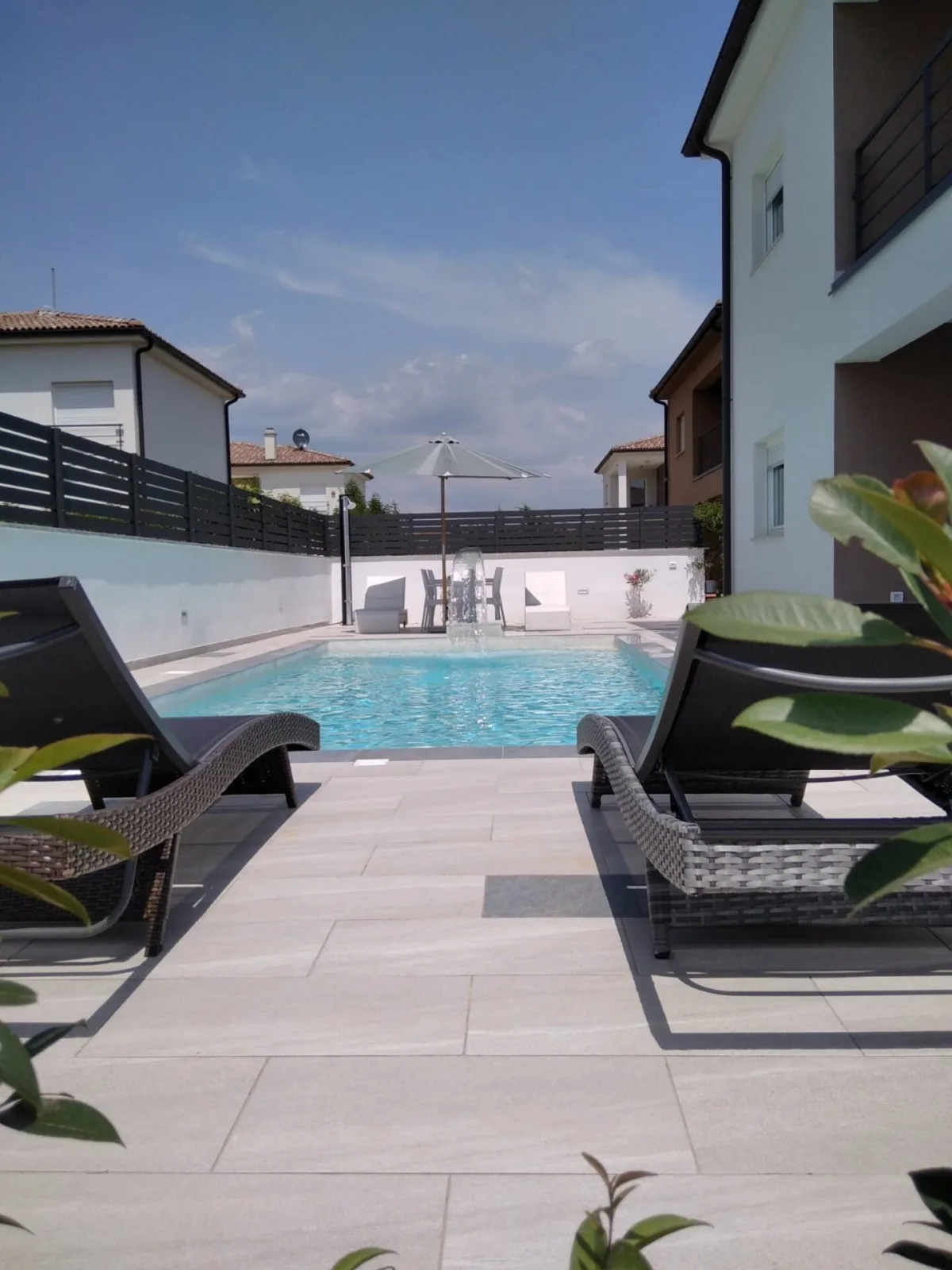 Villa Gusto 4*. Mit Pool und beheiztem Whirlpool