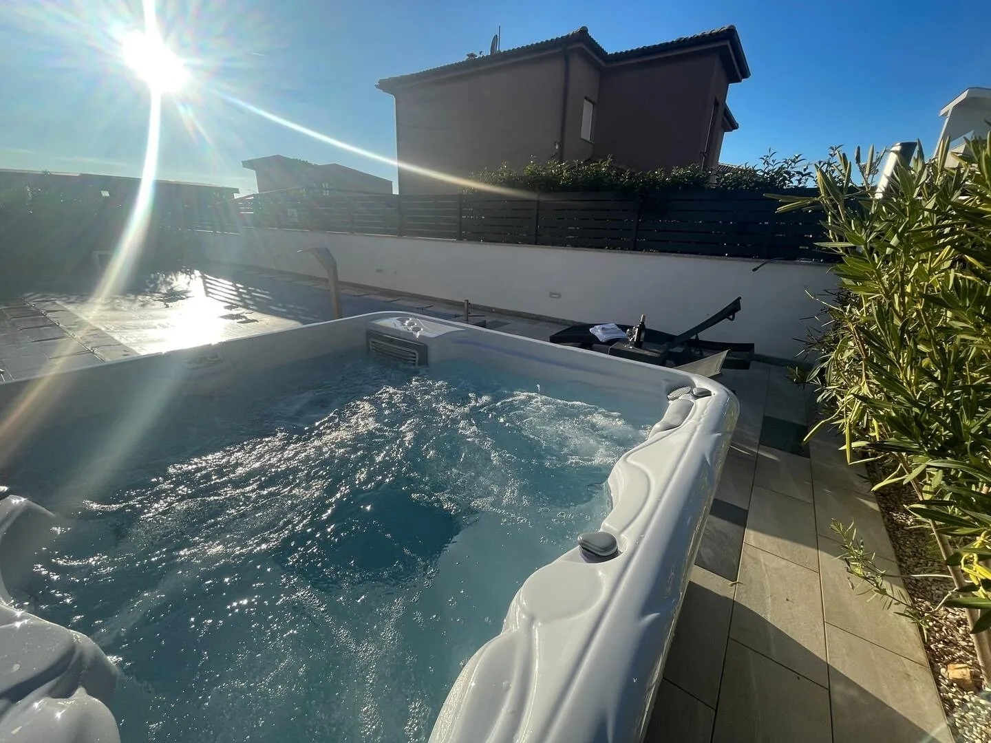 Villa Gusto 4*. Mit Pool und beheiztem Whirlpool