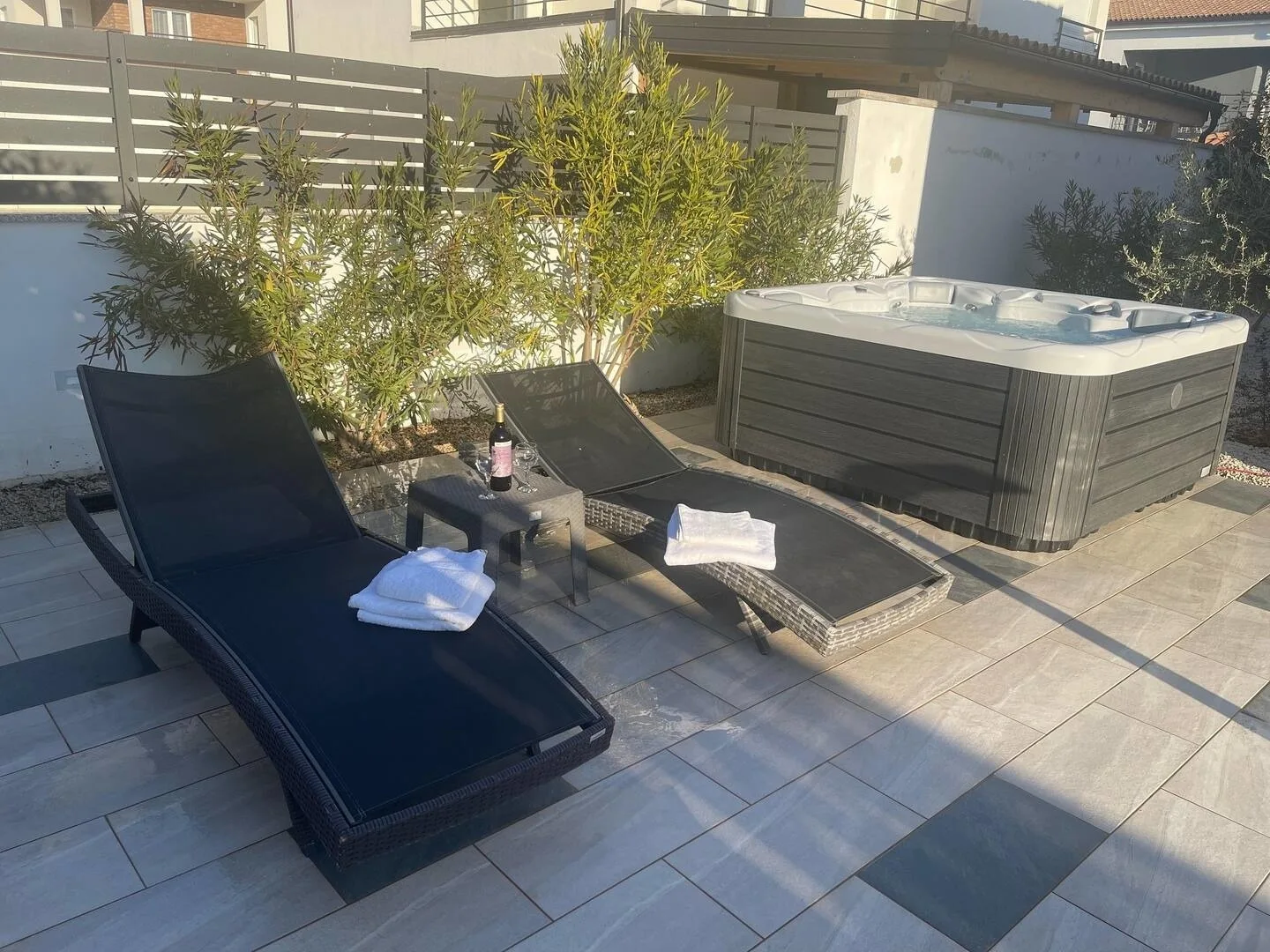 Villa Gusto 4*. Mit Pool und beheiztem Whirlpool