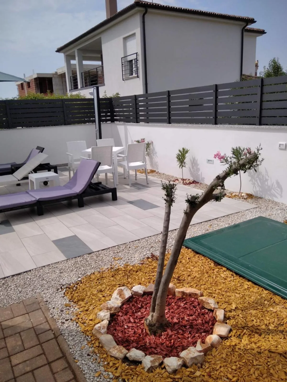 Villa Gusto 4*. Mit Pool und beheiztem Whirlpool
