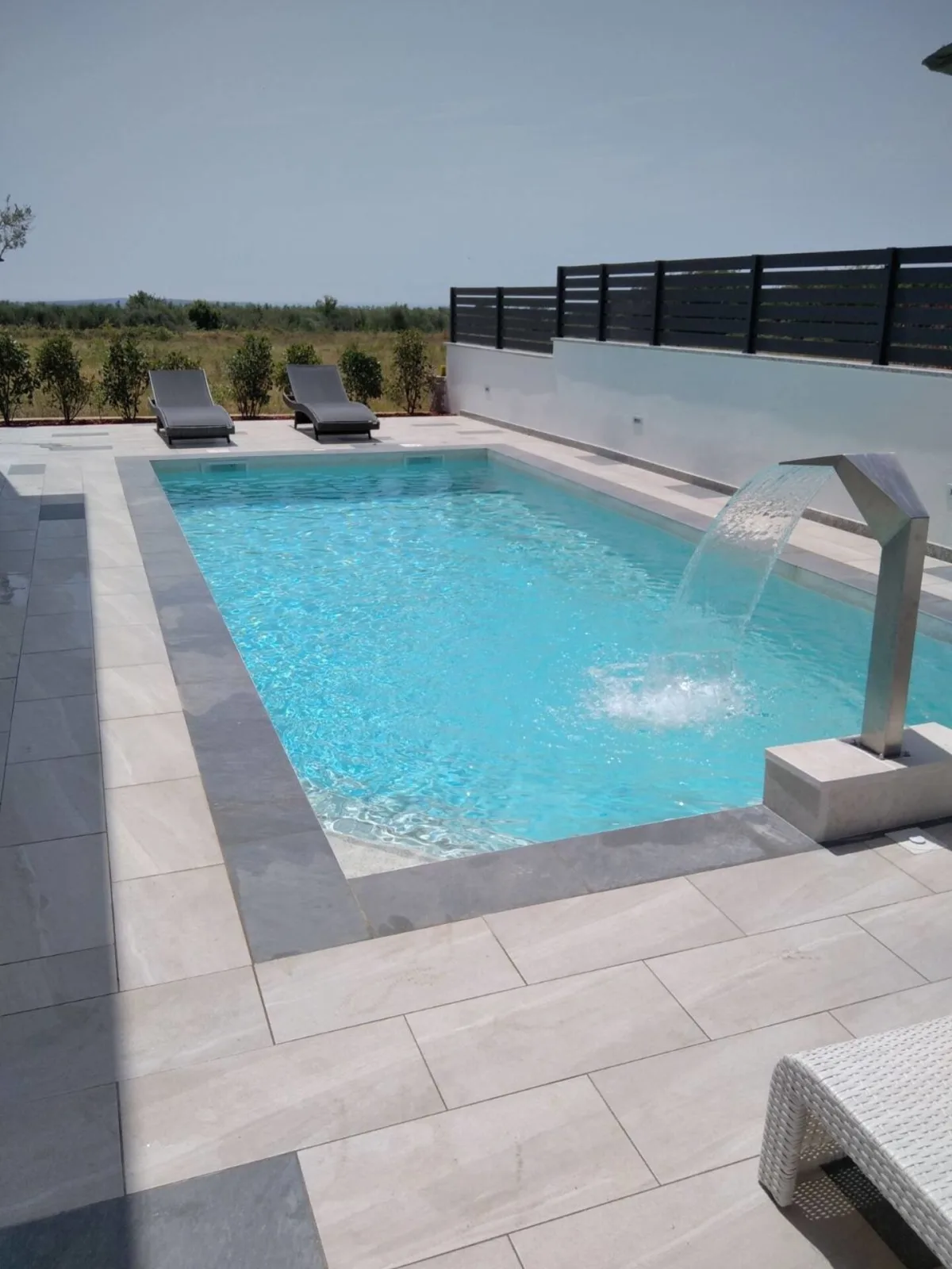 Villa Gusto 4*. Mit Pool und beheiztem Whirlpool