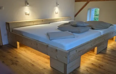 Edler Altbau, 2,80m breites Doppelbett