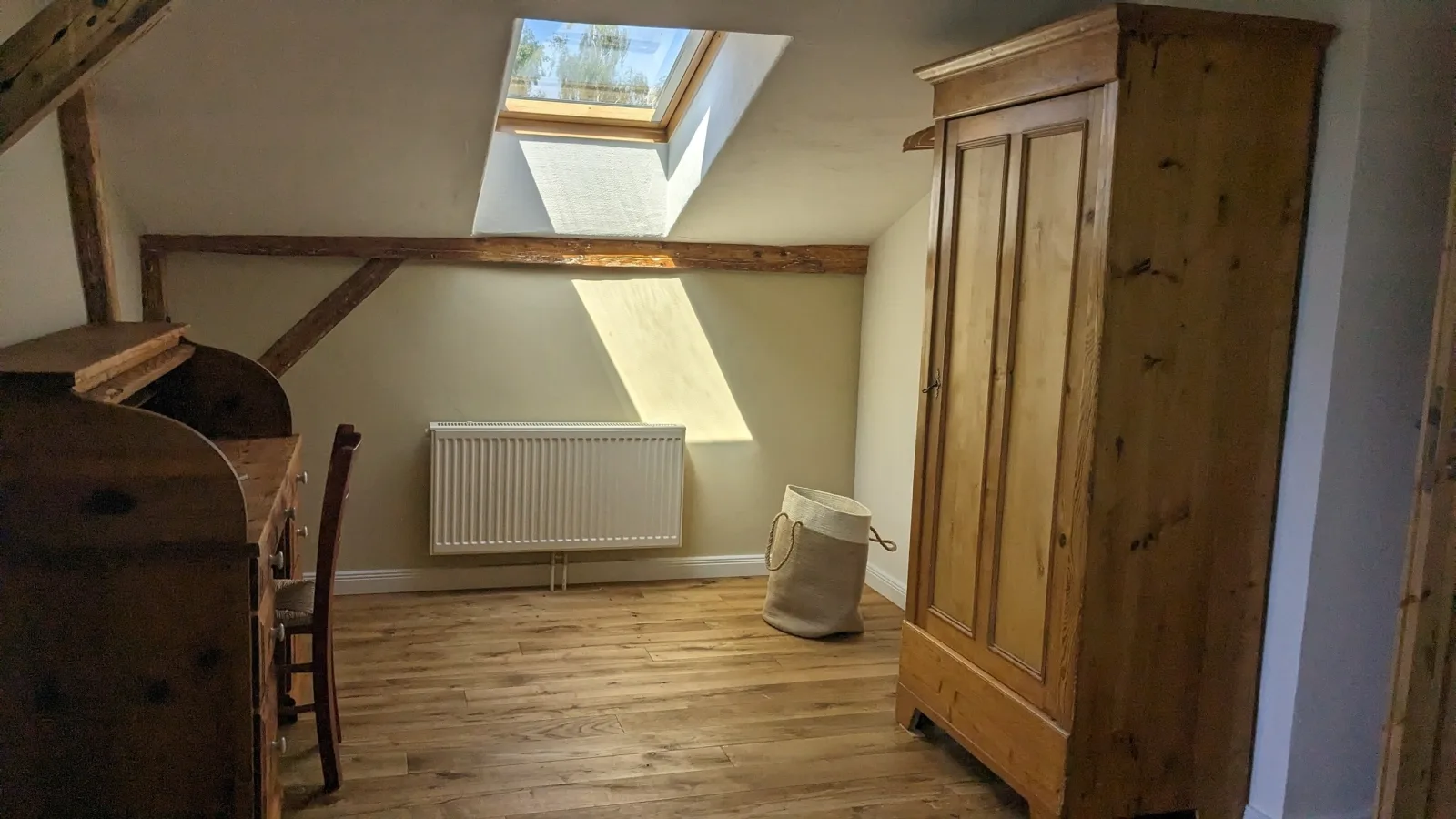 Edler Altbau, 2,80m breites Doppelbett