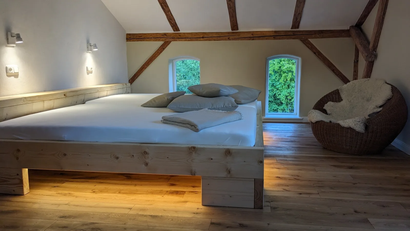 Edler Altbau, 2,80m breites Doppelbett