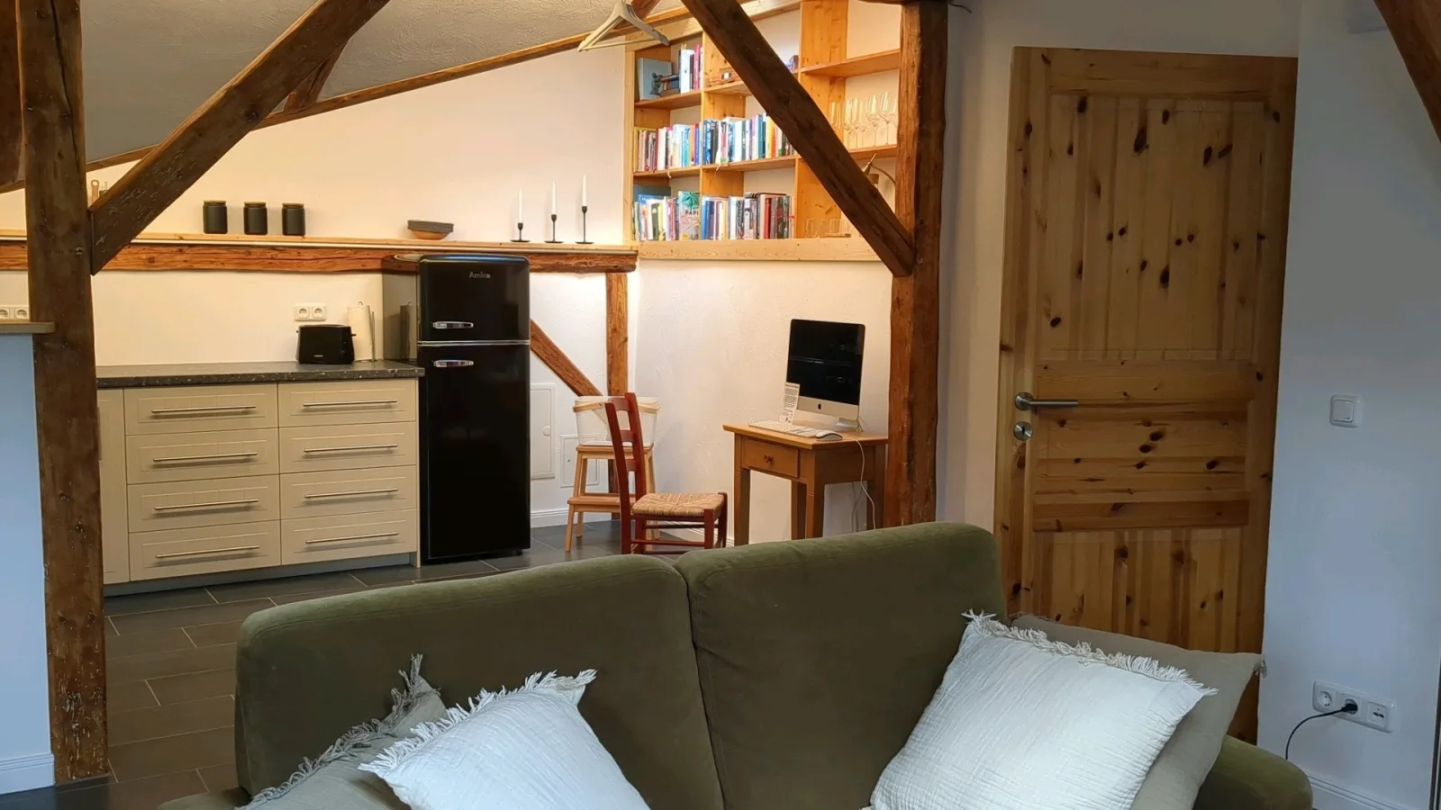 Edler Altbau, 2,80m breites Doppelbett