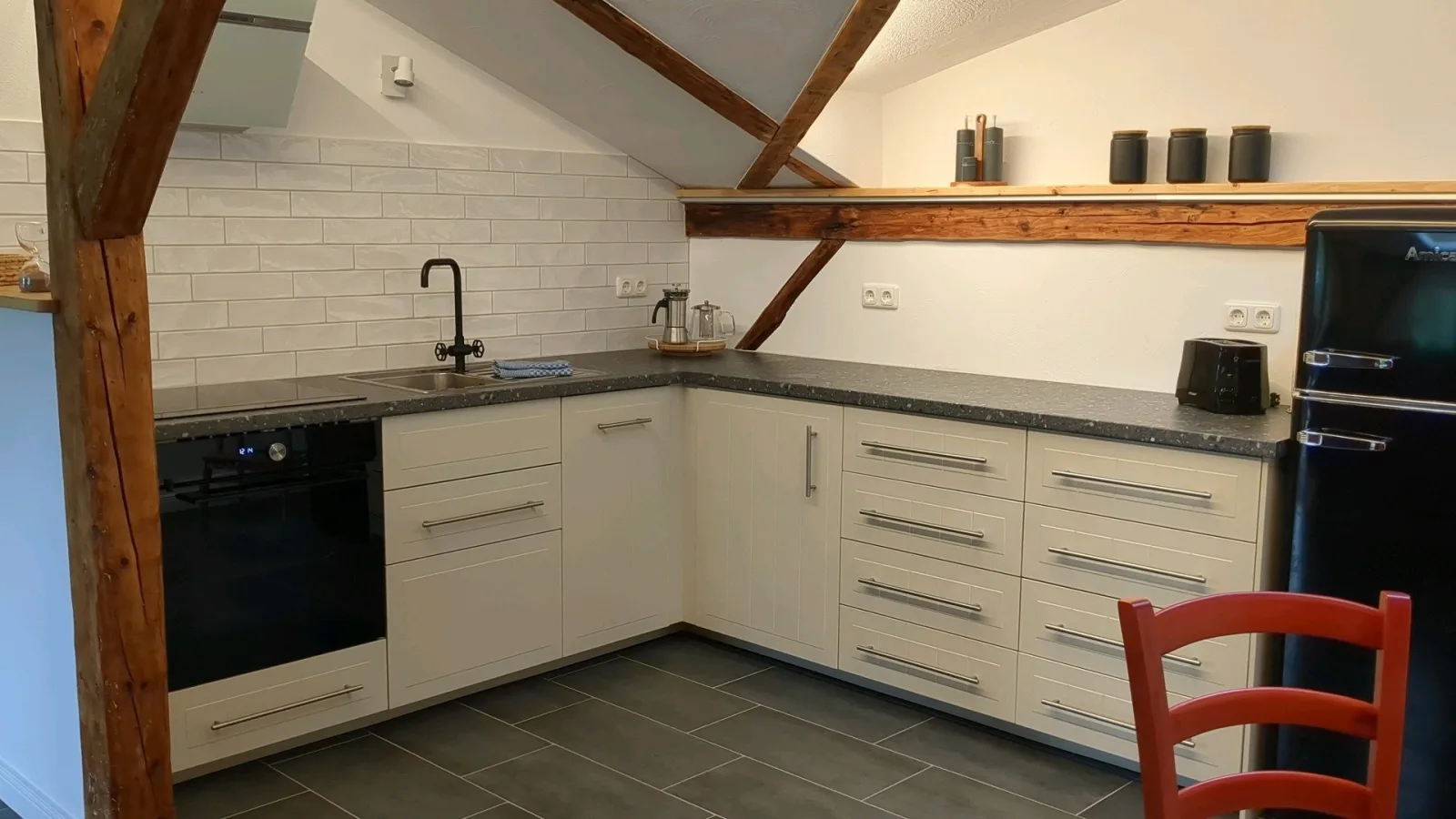 Edler Altbau, 2,80m breites Doppelbett