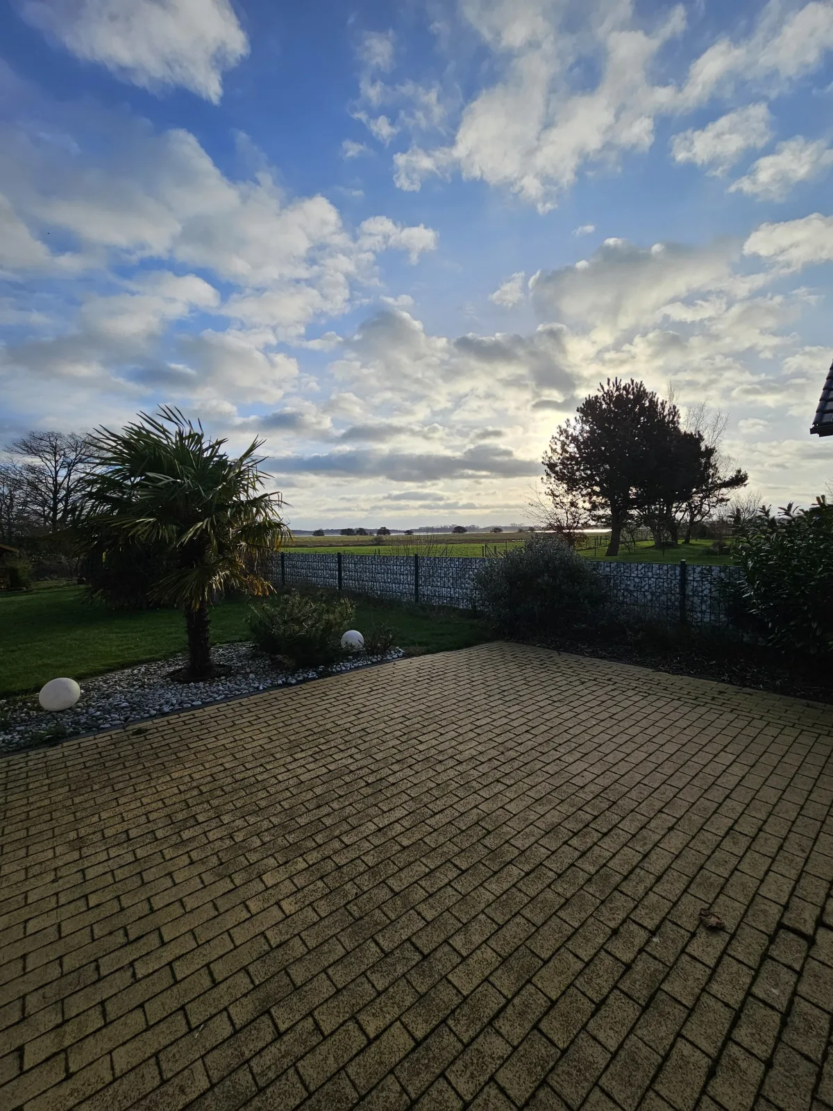 Großes Ferienhaus in traumhafter Lage mit Seeblick. Erholung garantiert.
