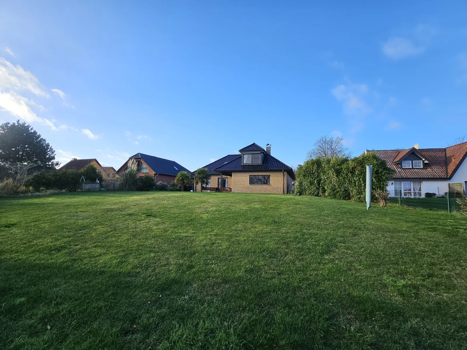 Großes Ferienhaus in traumhafter Lage mit Seeblick. Erholung garantiert.