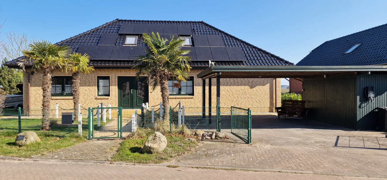 Großes Ferienhaus in traumhafter Lage mit Seeblick. Erholung garantiert.