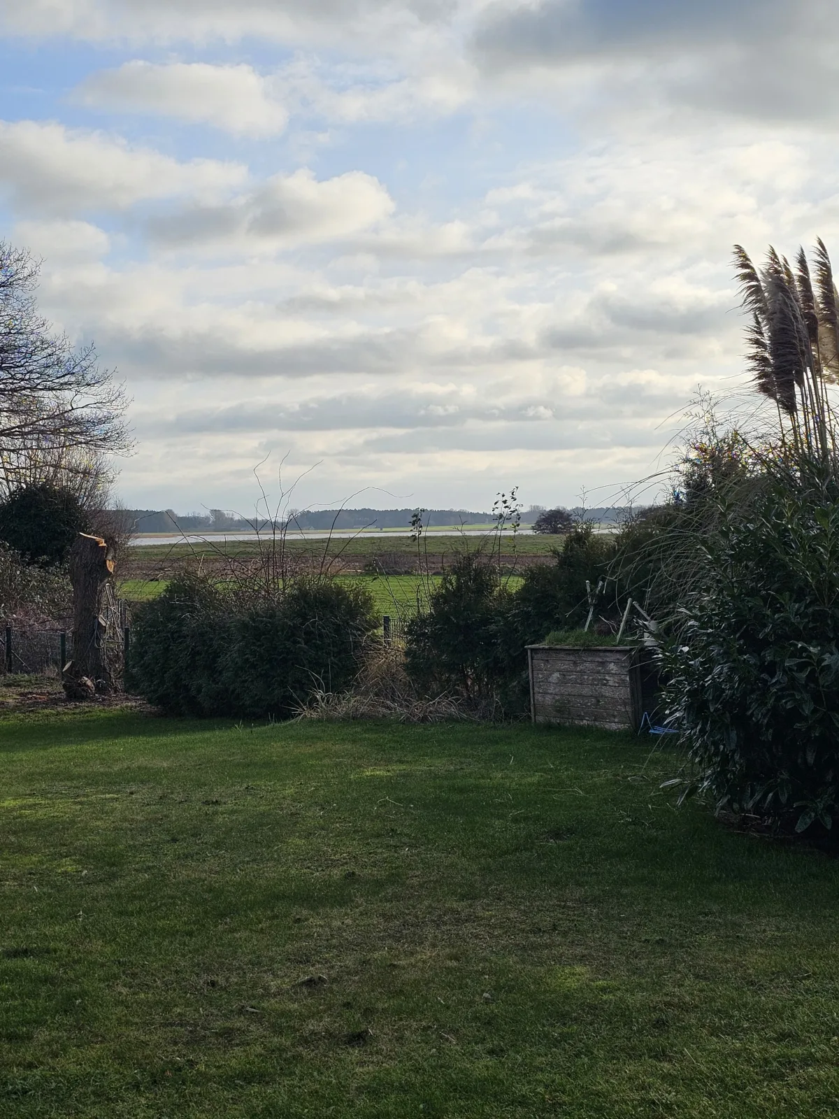 Großes Ferienhaus in traumhafter Lage mit Seeblick. Erholung garantiert.