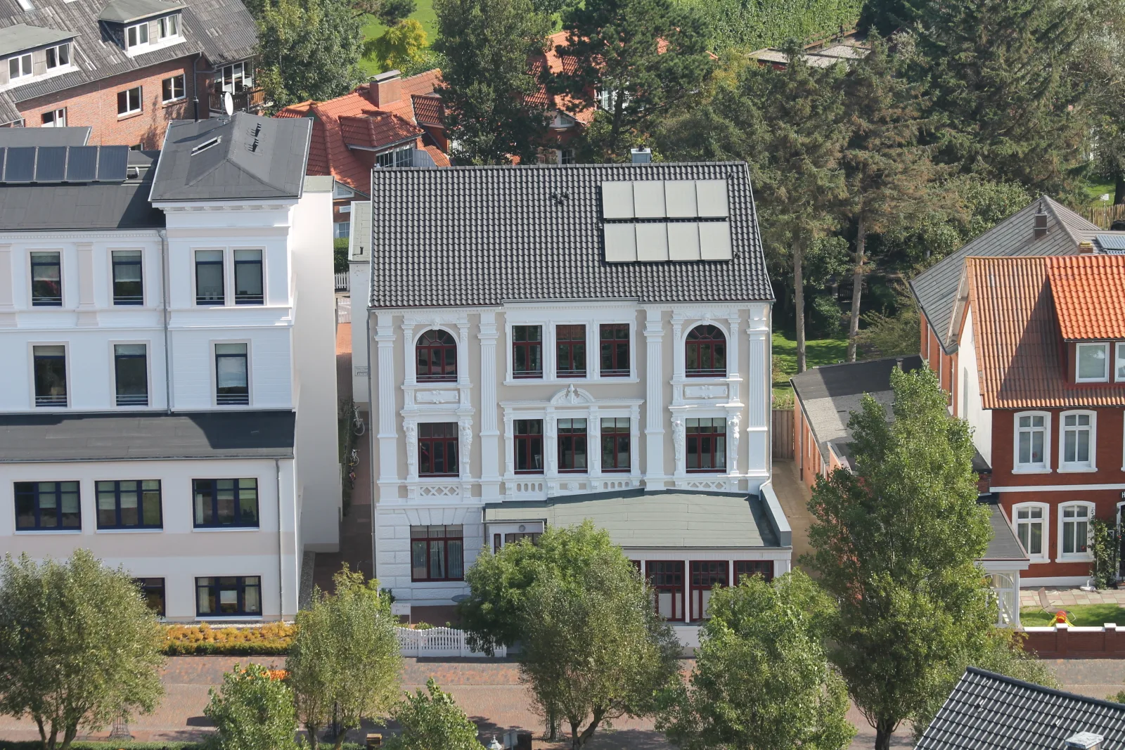 Lotte in der Villa Neptun