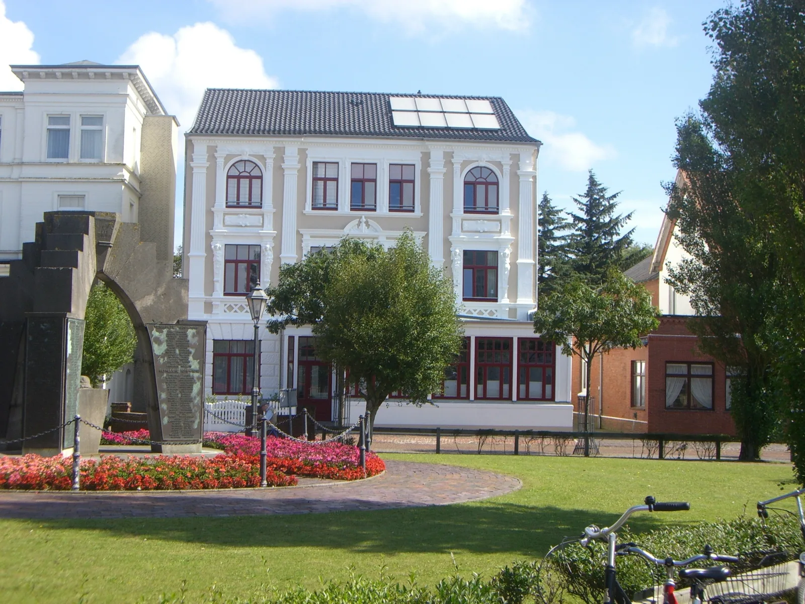 Lotte in der Villa Neptun