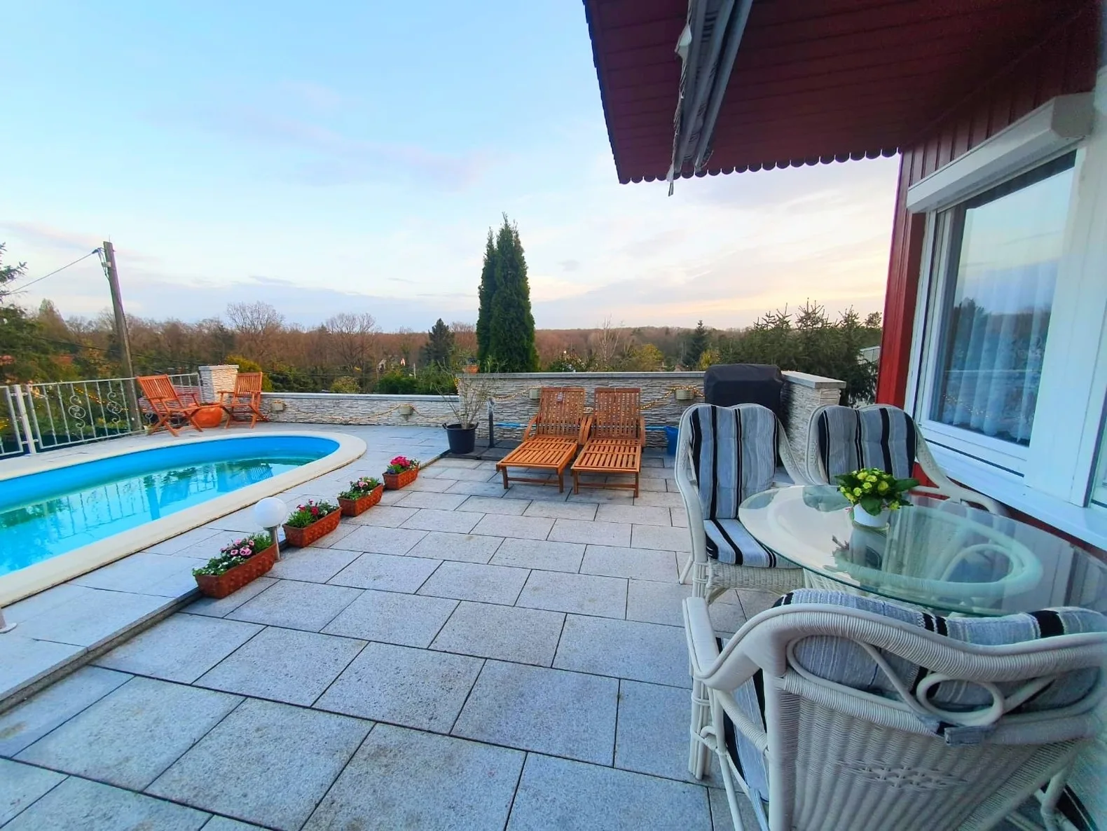 Idyllisches klimatisiertes Ferienhaus mit Pool,Blick und großem Grundstück